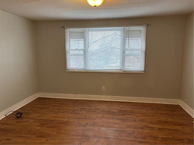 2423 S 12 Street, St Joseph, MO 64503