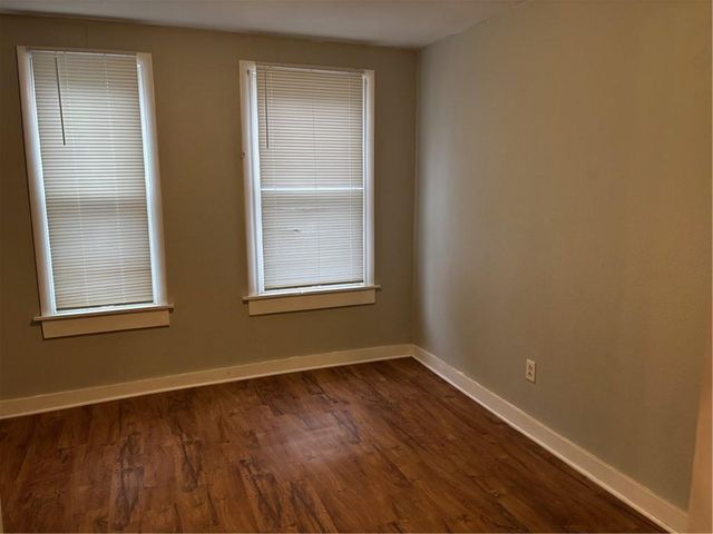 2423 S 12 Street, St Joseph, MO 64503