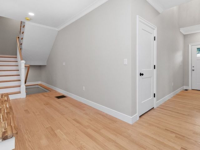 113 Warwick Avenue, Waltham, MA 02452