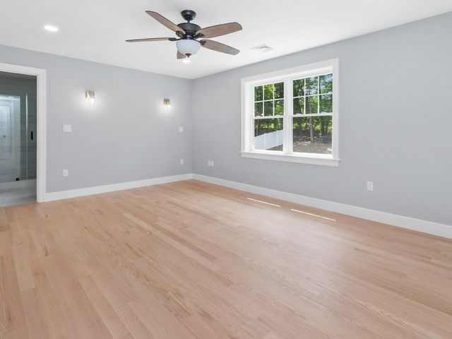 113 Warwick Avenue, Waltham, MA 02452