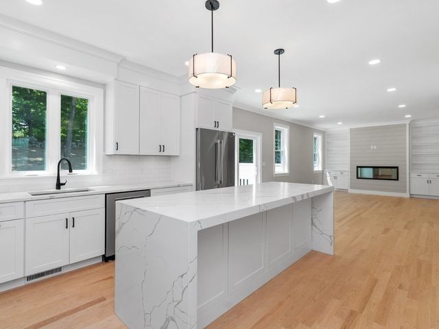 113 Warwick Avenue, Waltham, MA 02452