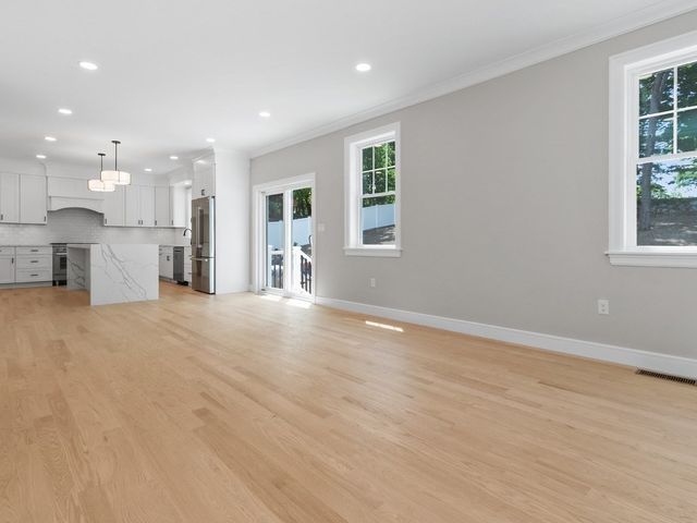 113 Warwick Avenue, Waltham, MA 02452