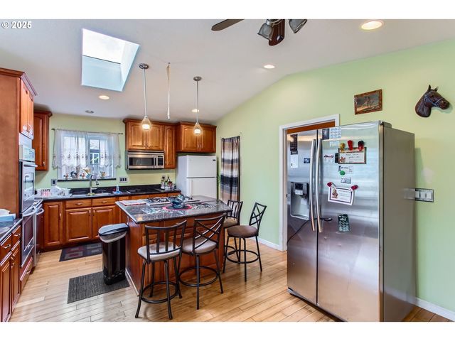 9042 N CHAUTAUQUA Pl, Portland, OR 97217