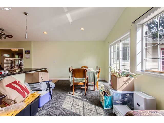 9042 N CHAUTAUQUA Pl, Portland, OR 97217