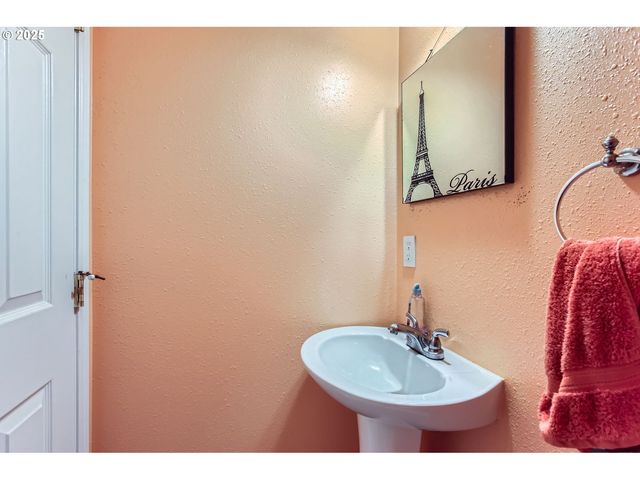 9042 N CHAUTAUQUA Pl, Portland, OR 97217