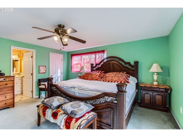 9042 N CHAUTAUQUA Pl, Portland, OR 97217