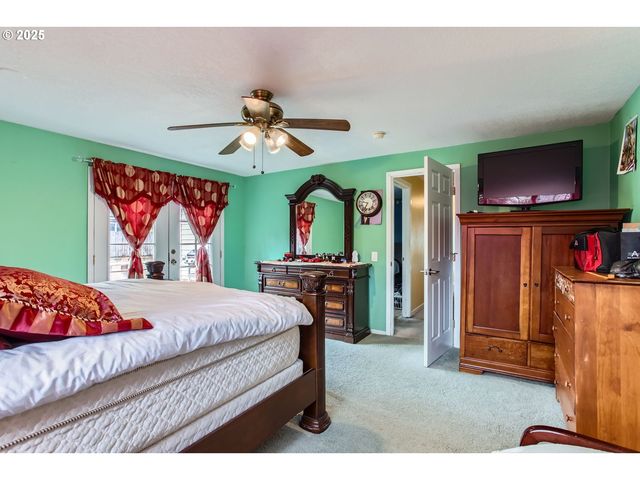 9042 N CHAUTAUQUA Pl, Portland, OR 97217