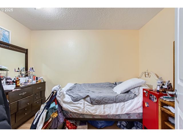 9042 N CHAUTAUQUA Pl, Portland, OR 97217