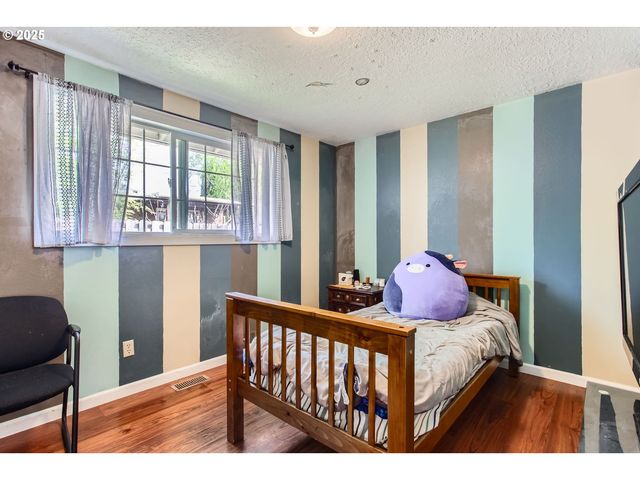 9042 N CHAUTAUQUA Pl, Portland, OR 97217