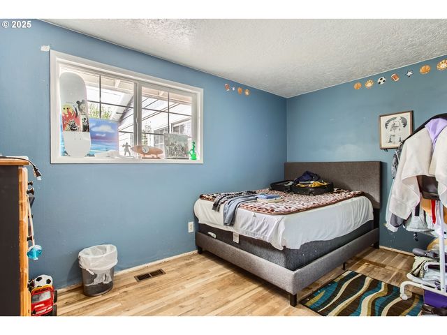 9042 N CHAUTAUQUA Pl, Portland, OR 97217