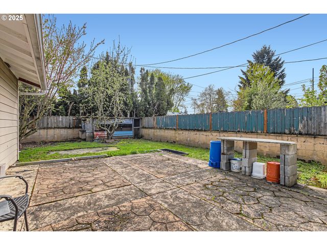 9042 N CHAUTAUQUA Pl, Portland, OR 97217