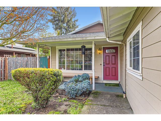 9042 N CHAUTAUQUA Pl, Portland, OR 97217
