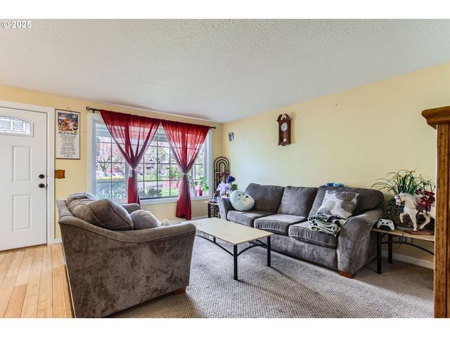 9042 N CHAUTAUQUA Pl, Portland, OR 97217