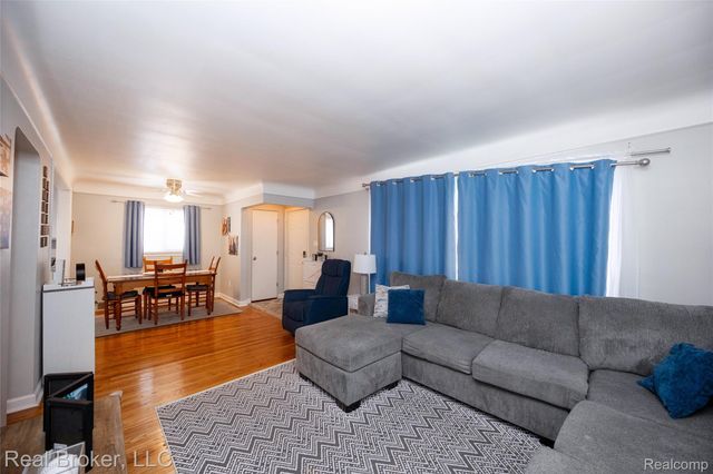 29454 Barton Street, Garden City, MI 48135