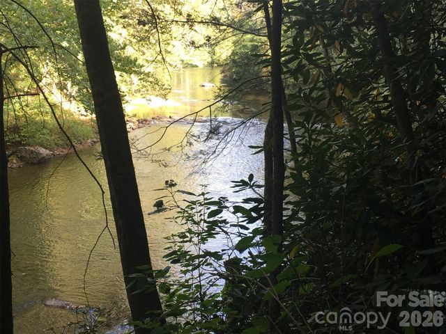 000 River Way, Spruce Pine, NC 28777