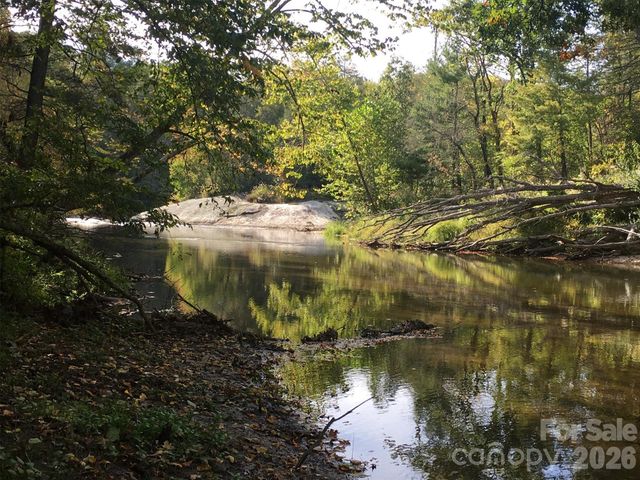 000 River Way, Spruce Pine, NC 28777
