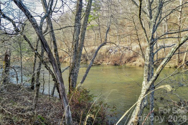 000 River Way, Spruce Pine, NC 28777