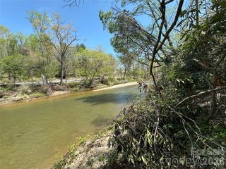000 River Way, Spruce Pine, NC 28777