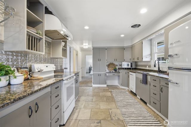 2950 Plymouth Drive, Bellingham, WA 98225