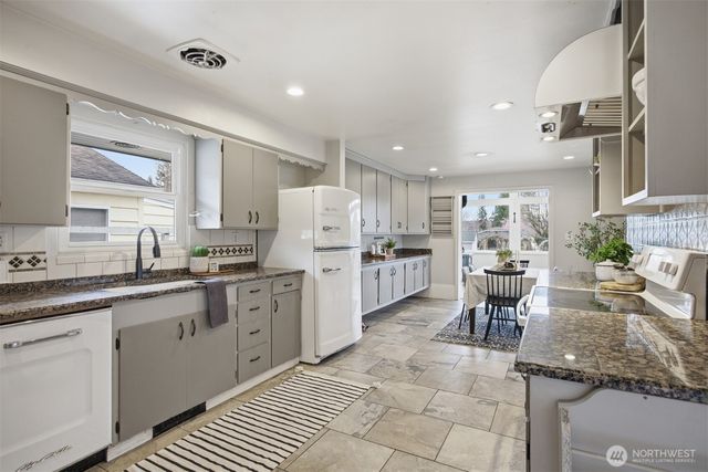 2950 Plymouth Drive, Bellingham, WA 98225