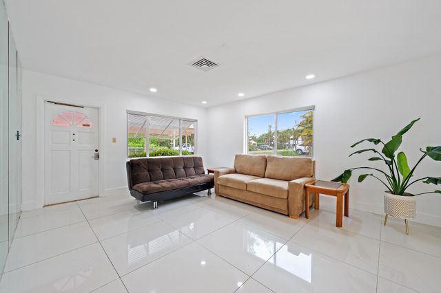 4030 E Gem Lake Drive, West Palm Beach, FL 33406