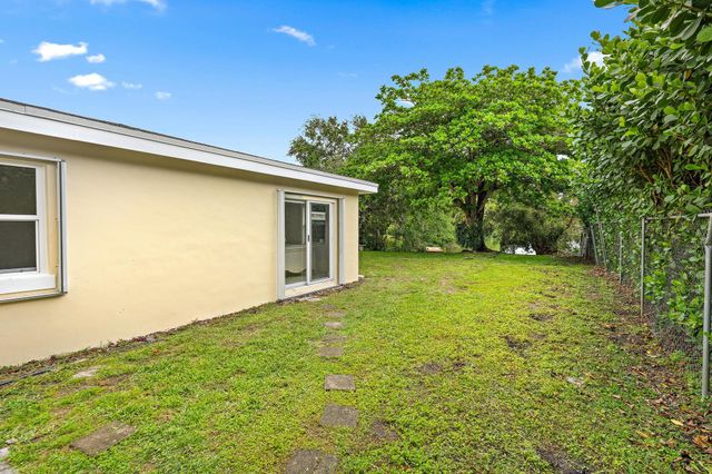 4030 E Gem Lake Drive, West Palm Beach, FL 33406