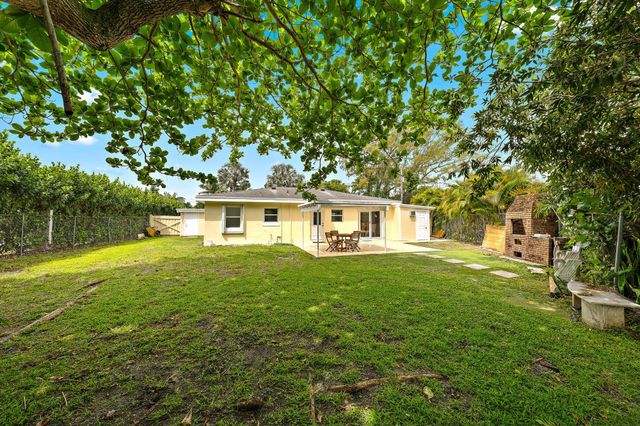 4030 E Gem Lake Drive, West Palm Beach, FL 33406