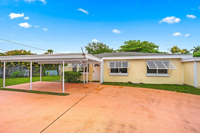 4030 E Gem Lake Drive, West Palm Beach, FL 33406