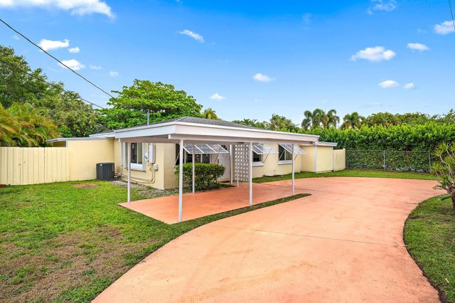 4030 E Gem Lake Drive, West Palm Beach, FL 33406