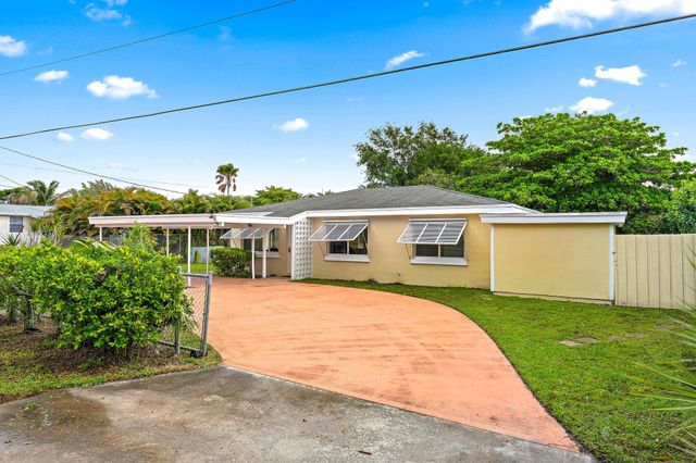 4030 E Gem Lake Drive, West Palm Beach, FL 33406