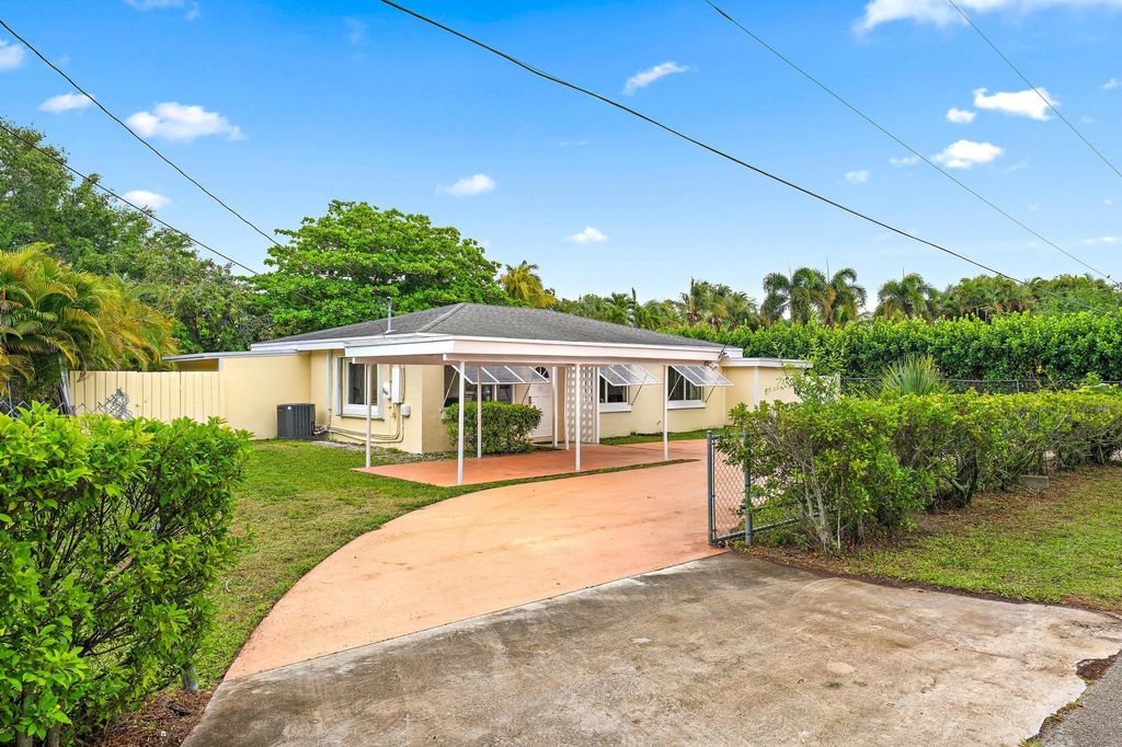 4030 E Gem Lake Drive, West Palm Beach, FL 33406