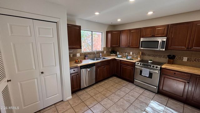 11213 E MERCER Lane, Scottsdale, AZ 85259