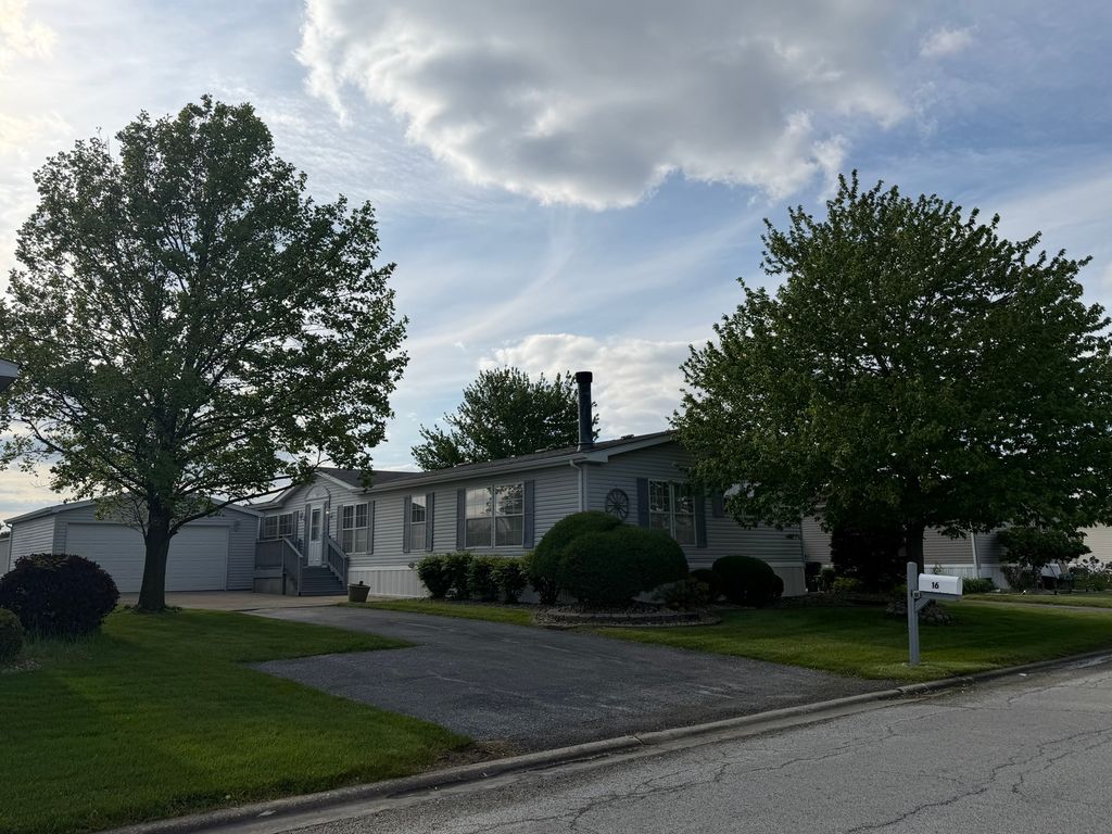 16 Oriole Lane, Beecher, IL 60401