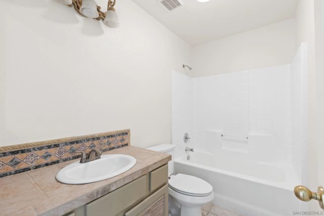 3133 Amberwood Ln, Escondido, CA 92027