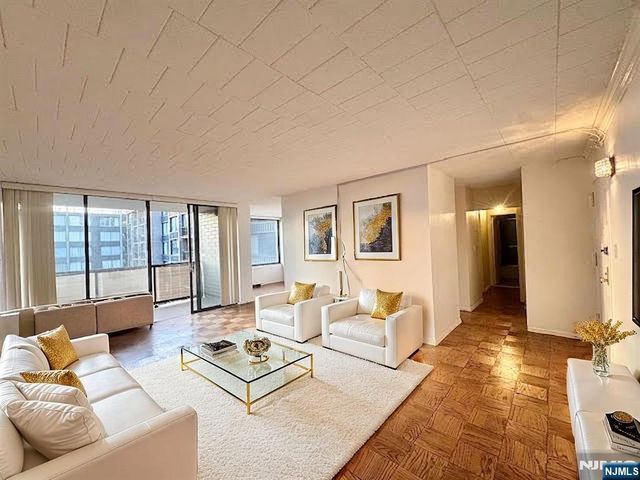9060 Palisade Avenue 811, North Bergen, NJ 07047