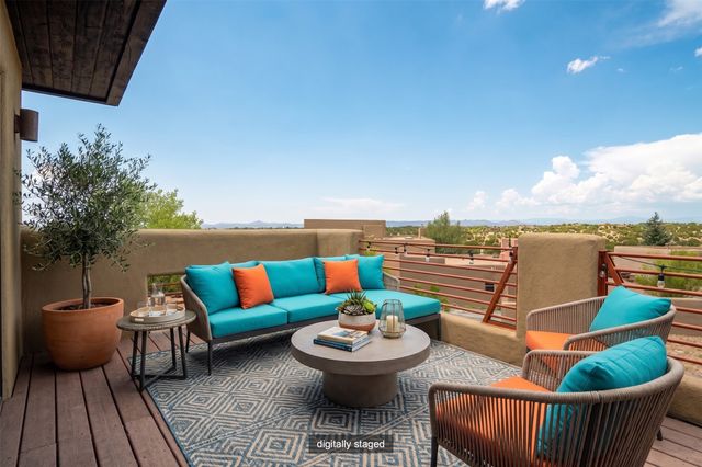 8 W Via Plaza Nueva, Santa Fe, NM 87507