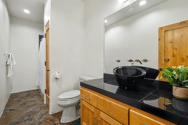 8 W Via Plaza Nueva, Santa Fe, NM 87507