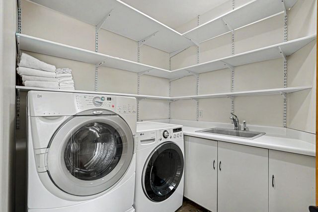 8 W Via Plaza Nueva, Santa Fe, NM 87507