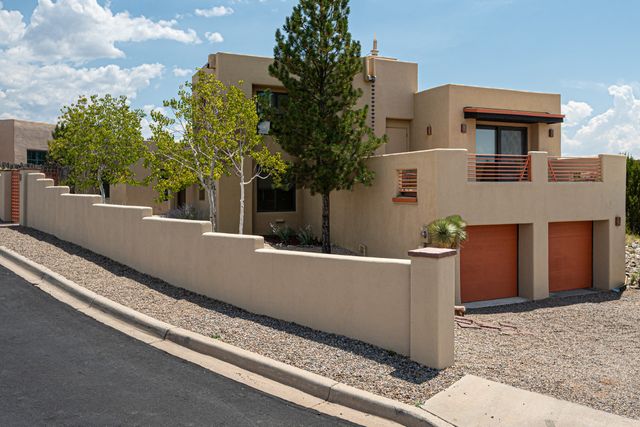 8 W Via Plaza Nueva, Santa Fe, NM 87507