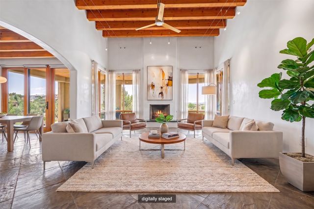 8 W Via Plaza Nueva, Santa Fe, NM 87507