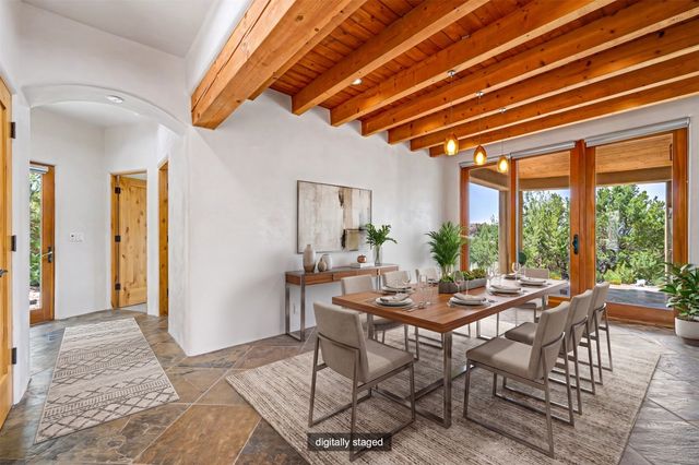 8 W Via Plaza Nueva, Santa Fe, NM 87507