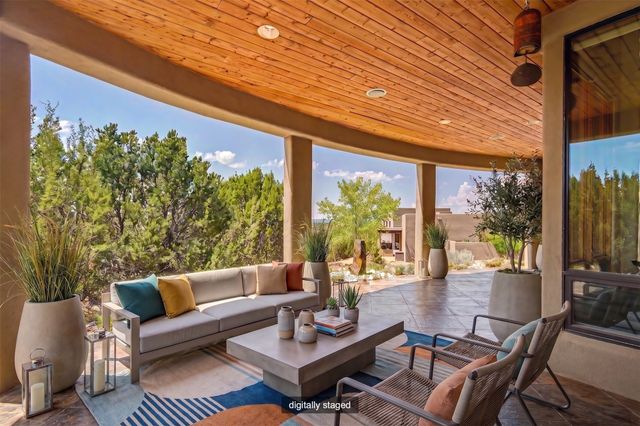8 W Via Plaza Nueva, Santa Fe, NM 87507
