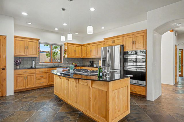 8 W Via Plaza Nueva, Santa Fe, NM 87507