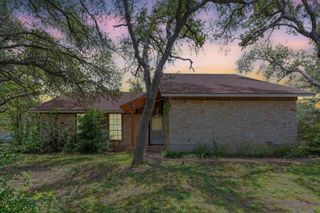 9005 Dorella LN, Austin, TX 78736