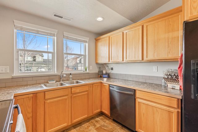 3174 SW Cascade Avenue, Redmond, OR 97756