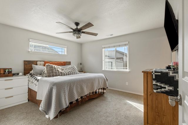 3174 SW Cascade Avenue, Redmond, OR 97756