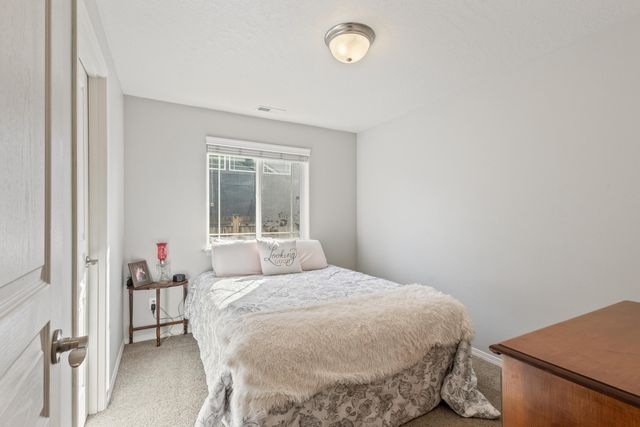 3174 SW Cascade Avenue, Redmond, OR 97756