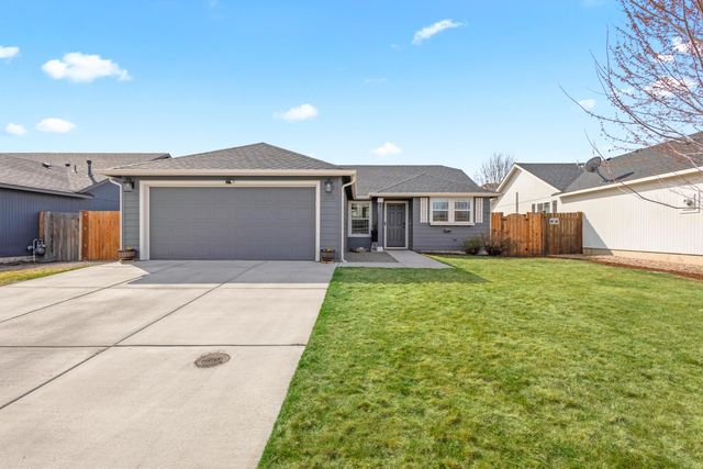 3174 SW Cascade Avenue, Redmond, OR 97756