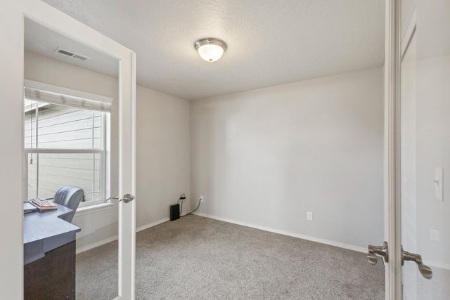 3174 SW Cascade Avenue, Redmond, OR 97756