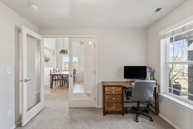 3174 SW Cascade Avenue, Redmond, OR 97756